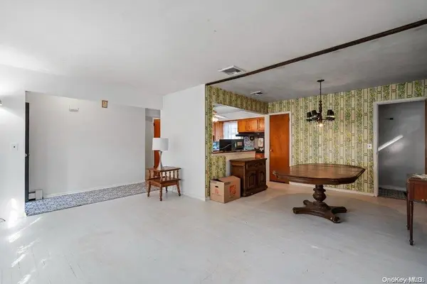 1931 Miller PL, Merrick, NY 11566