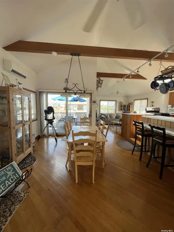 607 Bayberry WALK, Ocean Beach, NY 11770