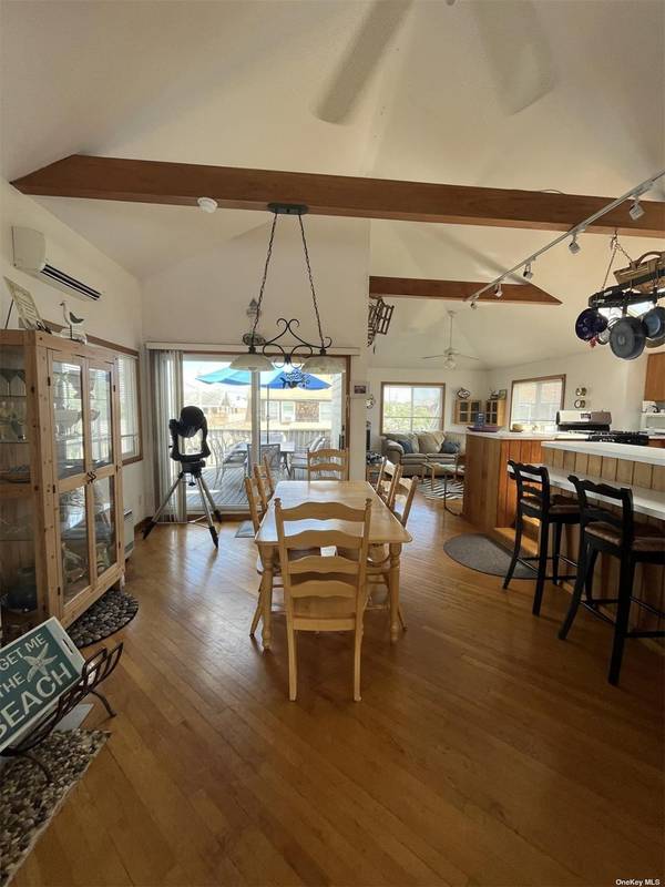 607 Bayberry WALK, Ocean Beach, NY 11770