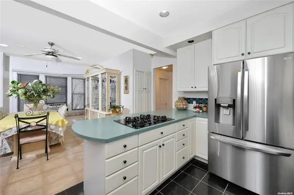 61 W Walnut ST, Long Beach, NY 11561