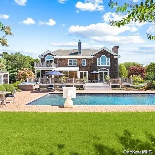 3 Willow LN, Quogue, NY 11959