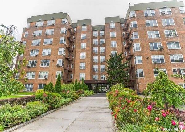 18-70 211 ST #2A, Bayside, NY 11360