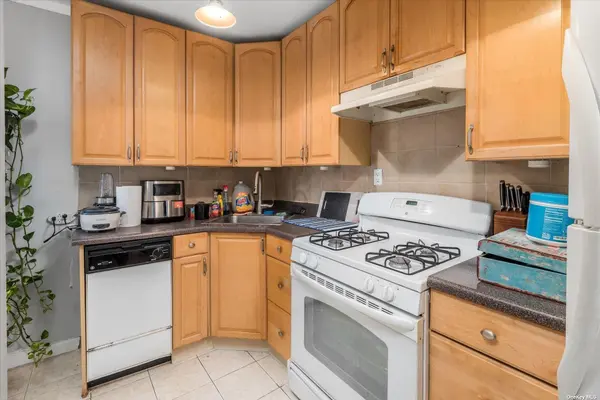 34-20 78th ST #2J, Jackson Heights, NY 11372