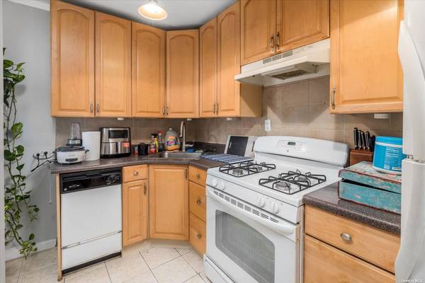 34-20 78th ST #2J, Jackson Heights, NY 11372