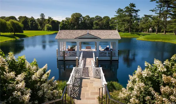 12 Spring Hill LN, Old Westbury, NY 11568