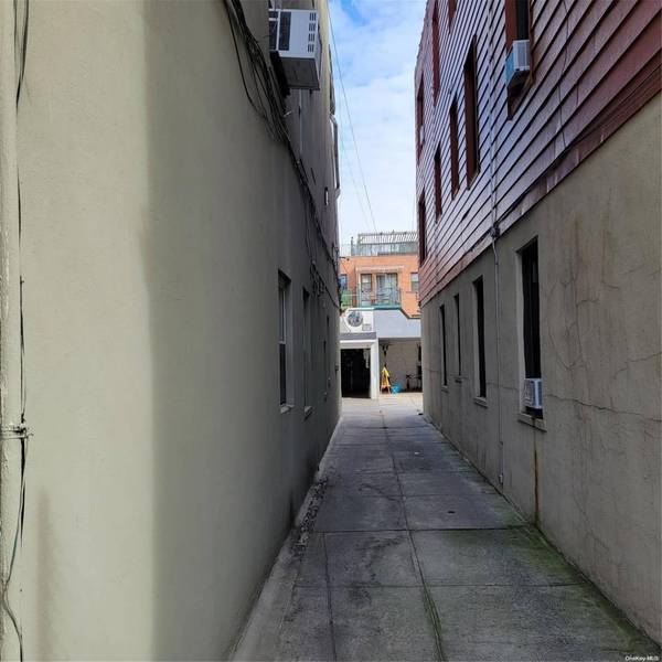 34-33 9 ST, Long Island City, NY 11106
