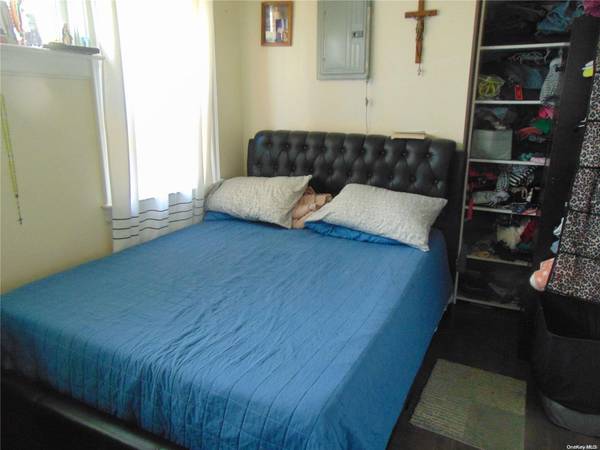 42-87 Hampton ST, Flushing, NY 11373