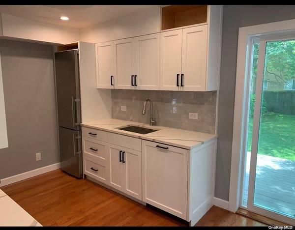 76-22 57th RD, Middle Village, NY 11379