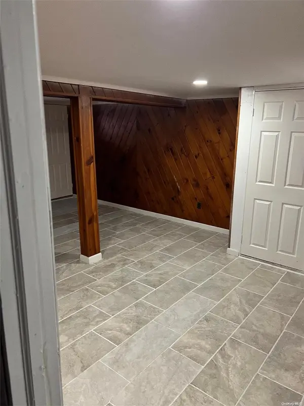 11 Jefferson AVE, Valley Stream, NY 11580