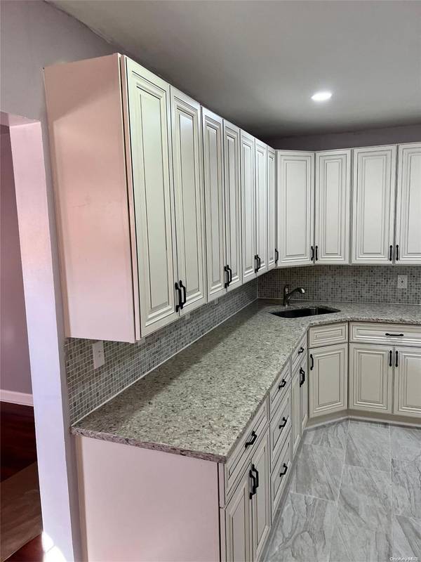 11 Jefferson AVE, Valley Stream, NY 11580