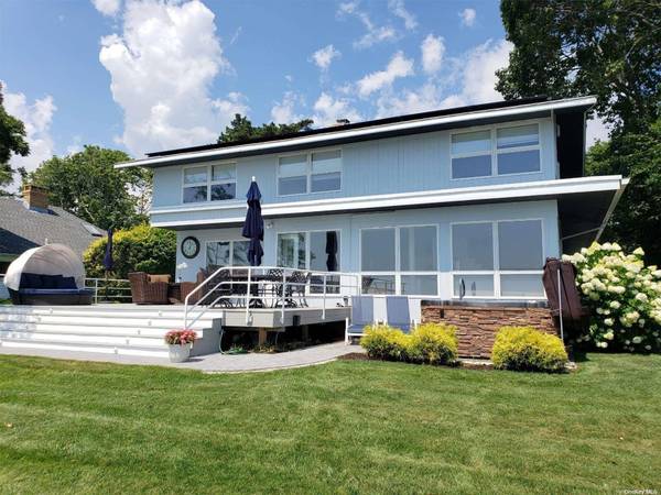 11 Beach RD, Jamesport, NY 11947