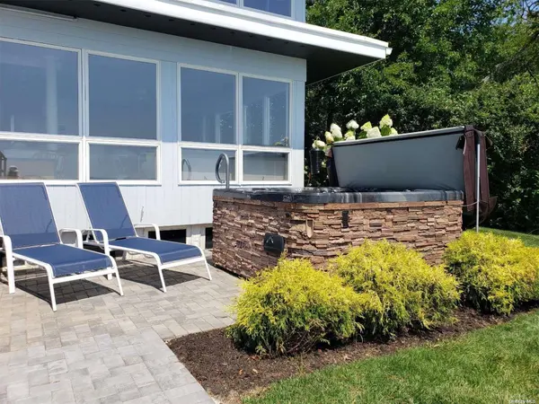 11 Beach RD, Jamesport, NY 11947