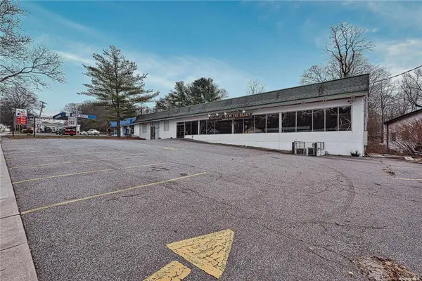 80 E Main ST, Huntington, NY 11743