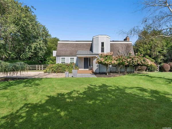 43 Robin DR, Bridgehampton, NY 11932