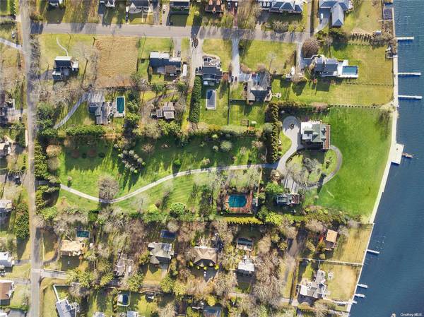 104 Union AVE, Center Moriches, NY 11934