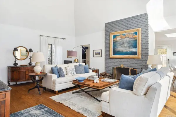 686 Hill ST, Southampton, NY 11968