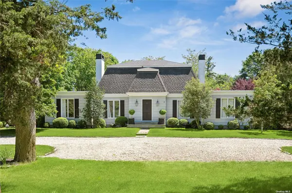 686 Hill ST, Southampton, NY 11968