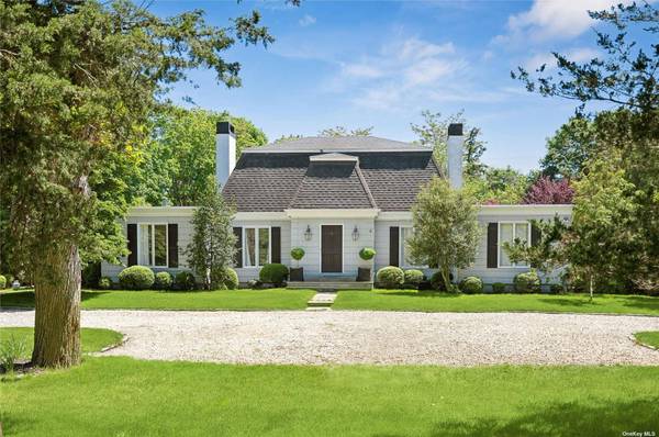 686 Hill ST, Southampton, NY 11968