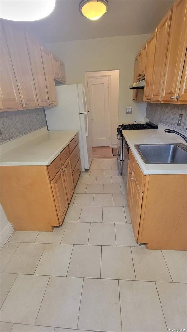 3015 Hobart St #4F, Woodside, NY 11377