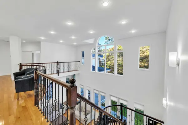 10 Bay Woods DR, Hampton Bays, NY 11946