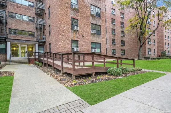 212-03 75th AVE #2C, Oakland Gardens, NY 11364