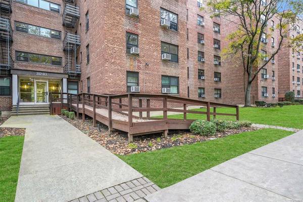 212-03 75th AVE #2C, Oakland Gardens, NY 11364