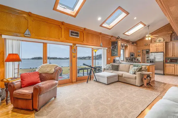 28 Koral DR, Southampton, NY 11968