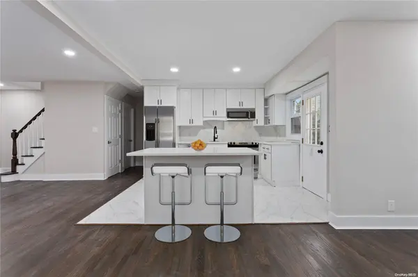 77 Floral Pkwy, Floral Park, NY 11001