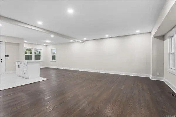 77 Floral Pkwy, Floral Park, NY 11001