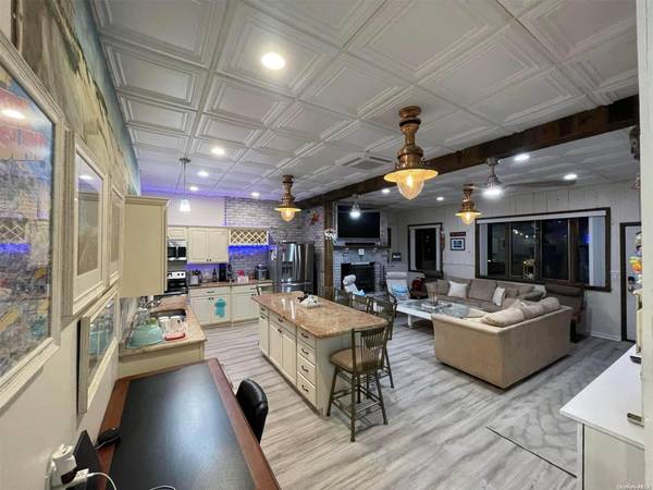 7 Dehnhoff WALK, Ocean Beach, NY 11770