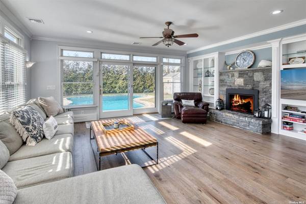 4 Landing LN, East Quogue, NY 11942