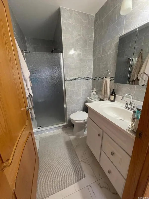 70-10 Eliot AVE, Middle Village, NY 11379