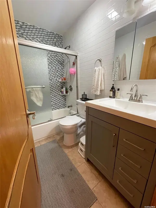 70-10 Eliot AVE, Middle Village, NY 11379