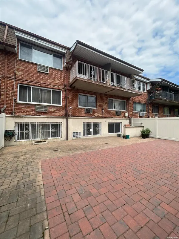 70-10 Eliot AVE, Middle Village, NY 11379