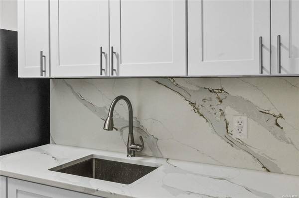 37-20 81st ST #3r, Jackson Heights, NY 11372