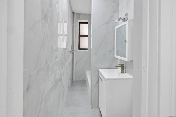 37-20 81st ST #3r, Jackson Heights, NY 11372