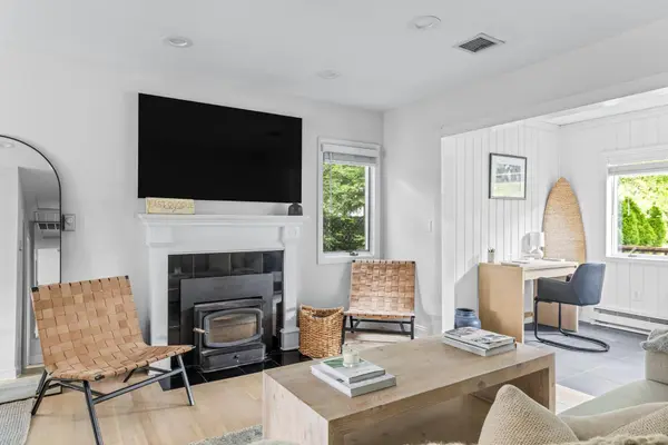 6 West End AVE, East Quogue, NY 11942