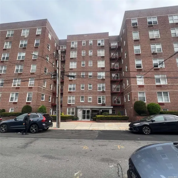63-45 Saunders ST #2D, Rego Park, NY 11374