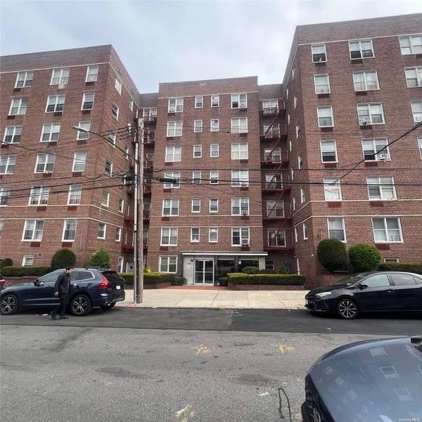 63-45 Saunders ST #2D, Rego Park, NY 11374