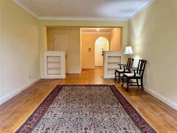 69-09 108th ST #312, Forest Hills, NY 11375