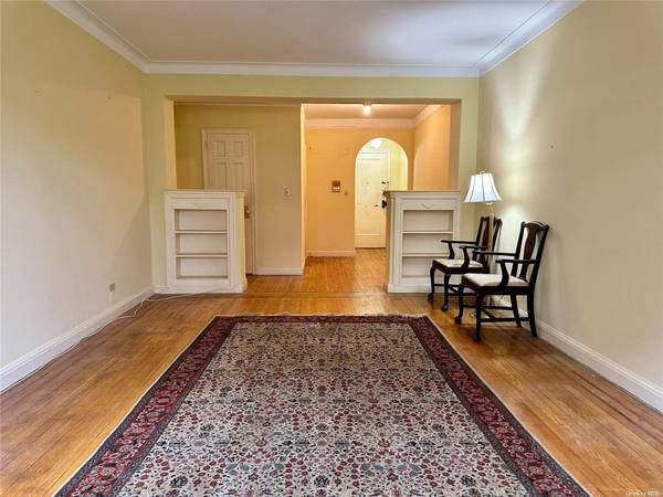 69-09 108th ST #312, Forest Hills, NY 11375