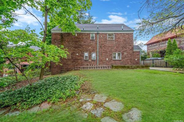 60-14 60th AVE, Maspeth, NY 11378