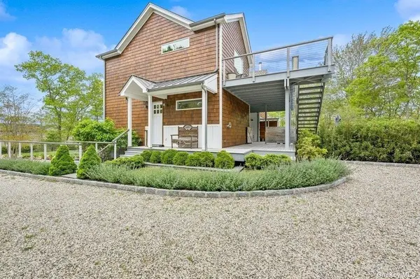 15 Hill Side LN, East Hampton, NY 11937
