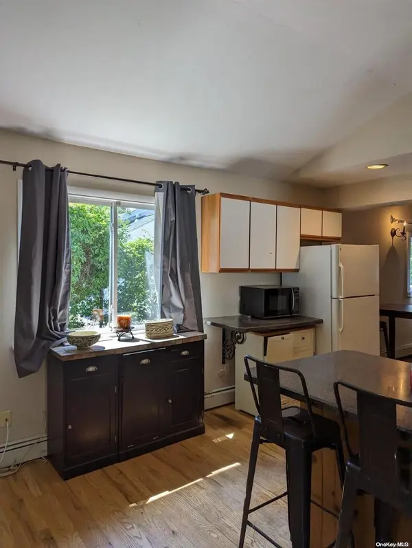 9 Hamilton AVE, North Babylon, NY 11703