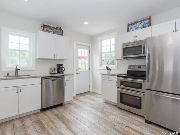 192 Cottage WALK, Ocean Beach, NY 11770