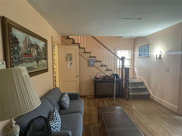 7 Hayden AVE, Great Neck, NY 11024