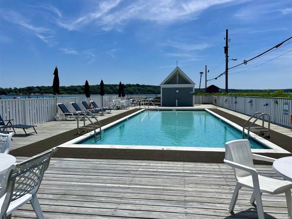 8 Oyster Point, Greenport, NY 11944