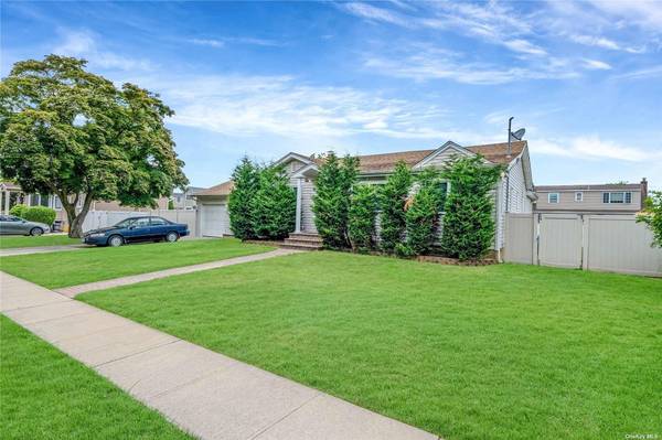 263 N Park DR, Massapequa, NY 11758