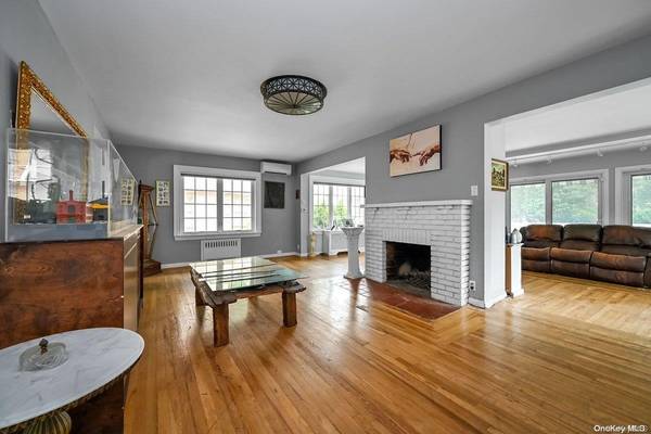 207-15 39th AVE, Bayside, NY 11361
