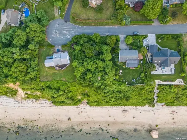 895 Glen CT, Cutchogue, NY 11935